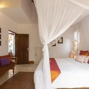 Poppy Villa
